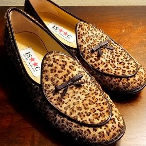 Isaac Mizrahi leopard print women's loafers, size 6.5